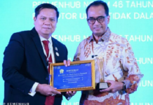 Menhub Terima Penghargaan Tokoh Inspiratif Transportasi Inklusif Terintegrasi