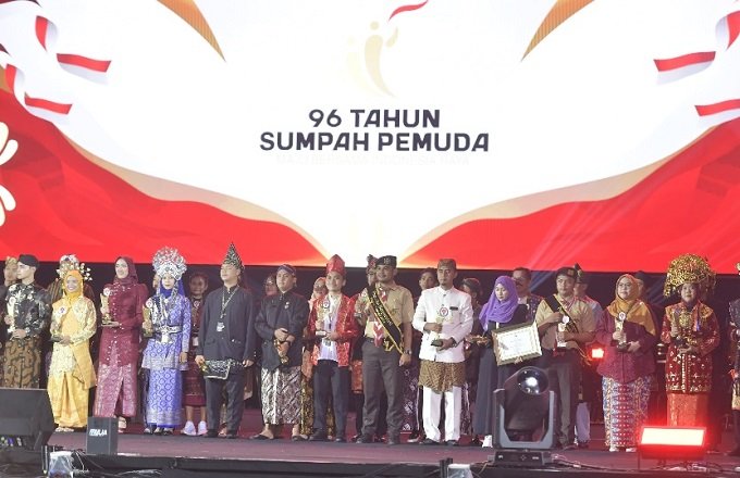 9510puncak-peringatan-hsp-ke-96-tahun-2024-kemenpora-berikan-berbagai-penghargaan-untuk-pemuda-indonesia