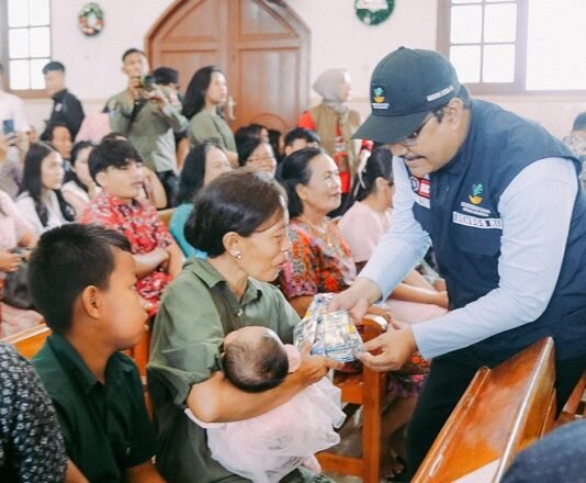 Di Tengah Suasana Natal, Kemensos Salurkan Rp5,4 Miliar untuk Korban Banjir Sulsel