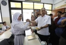 Tinjau Pelaksanaan Makan Bergizi Gratis, Wamensos Agus Jabo: Ini Hari Bersejarah Bangsa Indonesia