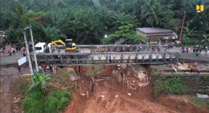 kementerian-pu-selesaikan-pembangunan-jembatan-bailey-di-jambi-WhatsApp Image 2025-03-12 at 05.46.47