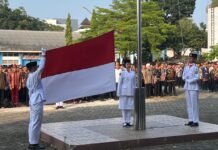 Peringati Hardiknas 2025, SMK Negeri 2 Palembang Gelar Upacara Bendera