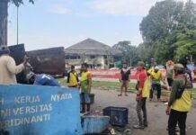 Lurah Jhon Erlanzami Ajak Warga Jaga Bumi dari Rumah Sendiri