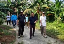 Semangat Kebersamaan, Camat Ilir Timur Dua Turun Langsung Pimpin Gotong Royong