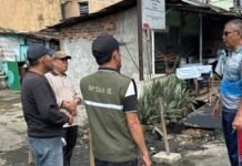 Aksi Peduli Lingkungan, Lurah 26 Ilir Turun Langsung Pantau Pengerukan Drainase