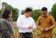 Jaga Lingkungan, Rifandi Putra Pantau Penimbunan Sungai Rasau Bersama PUPR dan DPRD