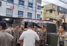 Camat Mukhtiar Hijrun Monitoring Langsung Normalisasi Trotoar dan Drainase
