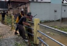 Inspirasi dari 12 Ulu: Kolaborasi Linmas hingga Komunitas Peduli Sungai Bersihkan Eceng Gondok