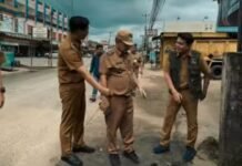 Camat Sukarami Ajak Warga Jaga Kebersihan Saat Monitoring Drainase
