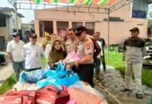 Apresiasi Lurah Davy Angreana Atas Kehadiran Langsung Kapolsek Plaju di Lokasi Musibah