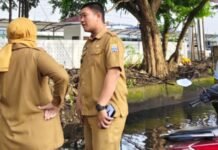 Respons Cepat Keluhan Warga, Plt Camat Kertapati Pastikan Sungai Kencong Bebas Sampah