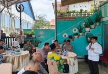 Lebih Dari Sekadar Sembako, Camat Kertapati dan Lurah Oganbaru Apresiasi Kolaborasi Strategis Polri-BAZNAS untuk Masyarakat Miskin