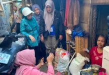 Pastikan Tepat Sasaran, Camat Jakabaring Monitoring Bantuan Pangan Bulog di Silaberanti