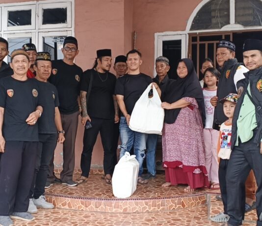 Mafia Paranormal Pimpin Aksi Sabtu Berbagi, PP SSKS Sasar Panti Asuhan dan Warga di Simpang Polda Palembang