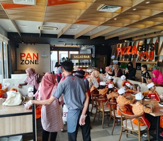 Penuh Keceriaan, TK Harapan Bangsa 5 Ajak Anak Belajar Kreatif di Pizza Hut Demang
